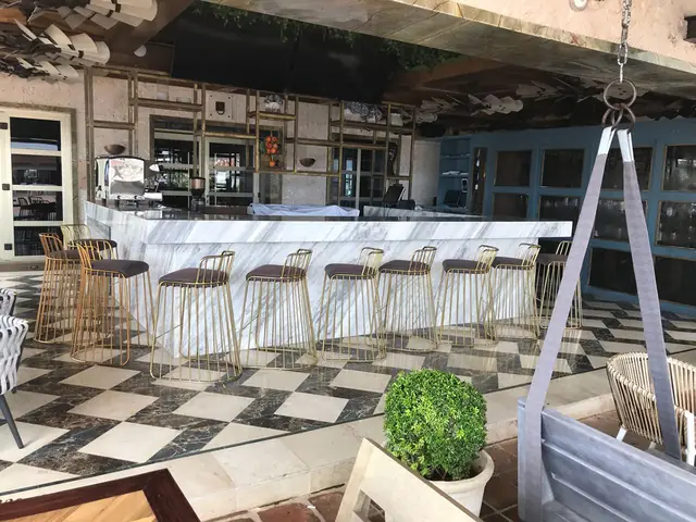 Salão comercial com pedra natural